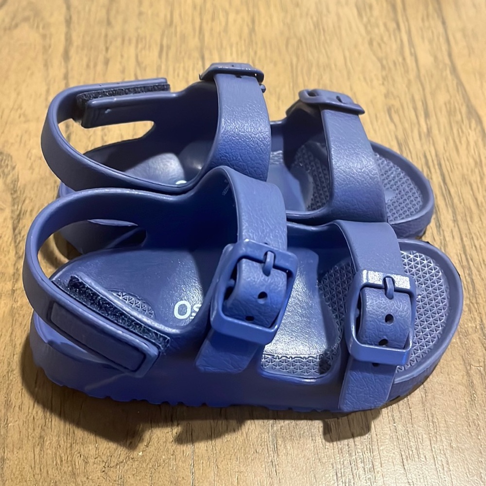OshKosh B’gosh toddler boy sandals